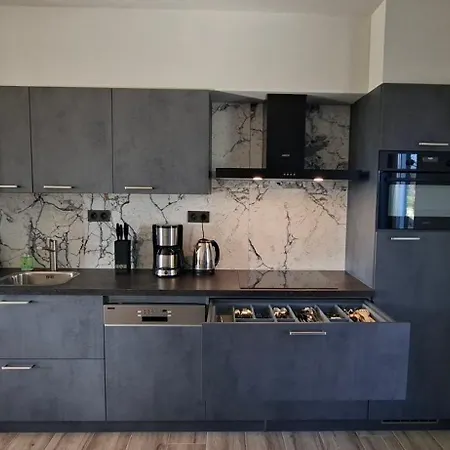 Holiday home Xxl Vakantiebungalow De Meidoorn