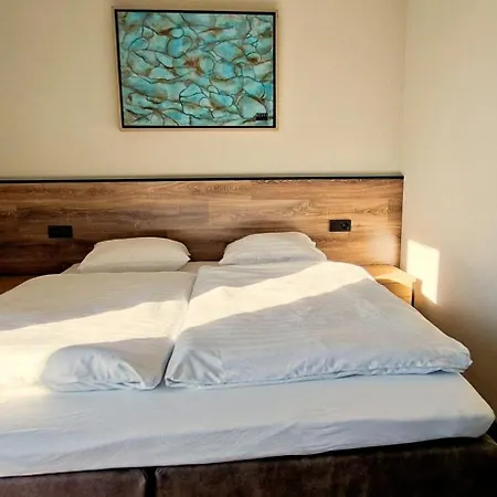 Holiday home Xxl Vakantiebungalow De Meidoorn Baarlo (Limburg)